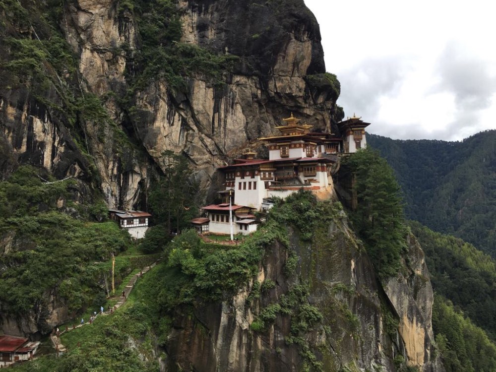 90db3fcc-0d78-4f8d-82da-28e38a73f169